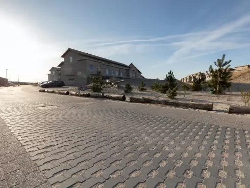 Ažūrinių eko betoninių žolės trinkelių privažiavimo kelias pajūrio sodybų kvartale šalia smėlio kopų 